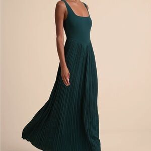 Lulu's Naroah Emerald Green Square Neck Pleated Maxi Dress